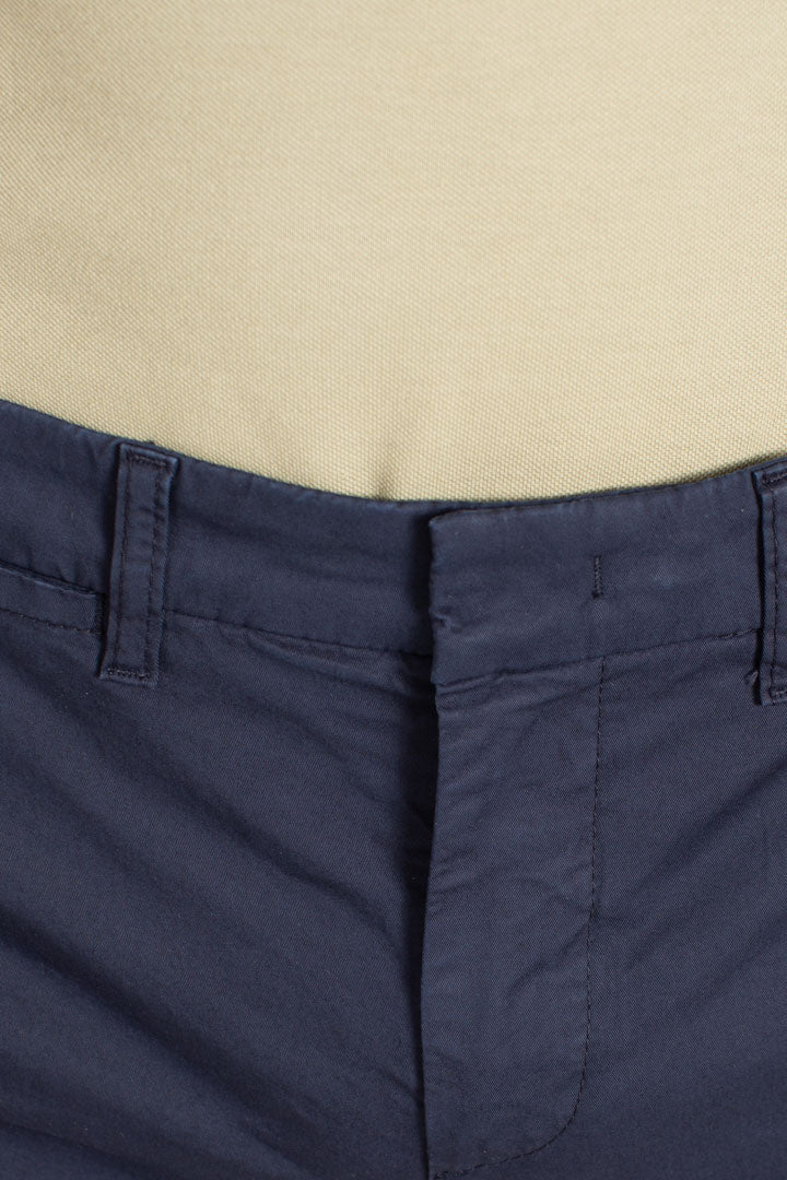 Pantaloni Capri con risvolto blu
